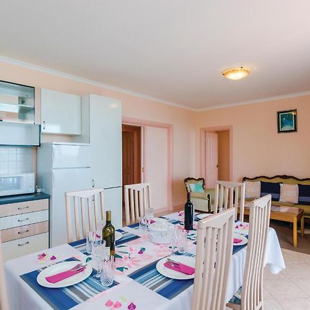 3 Bedroom Beautiful Apartment In Орашац Экстерьер фото