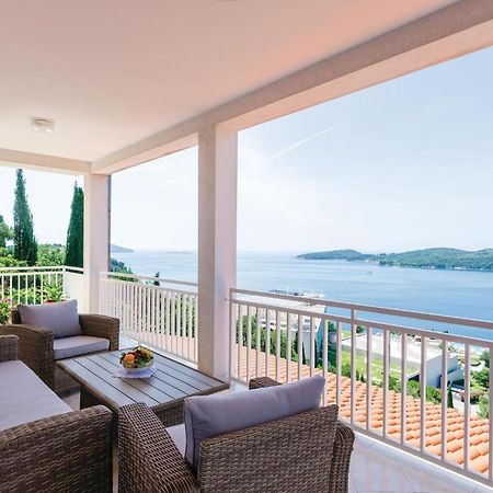 3 Bedroom Beautiful Apartment In Орашац Экстерьер фото