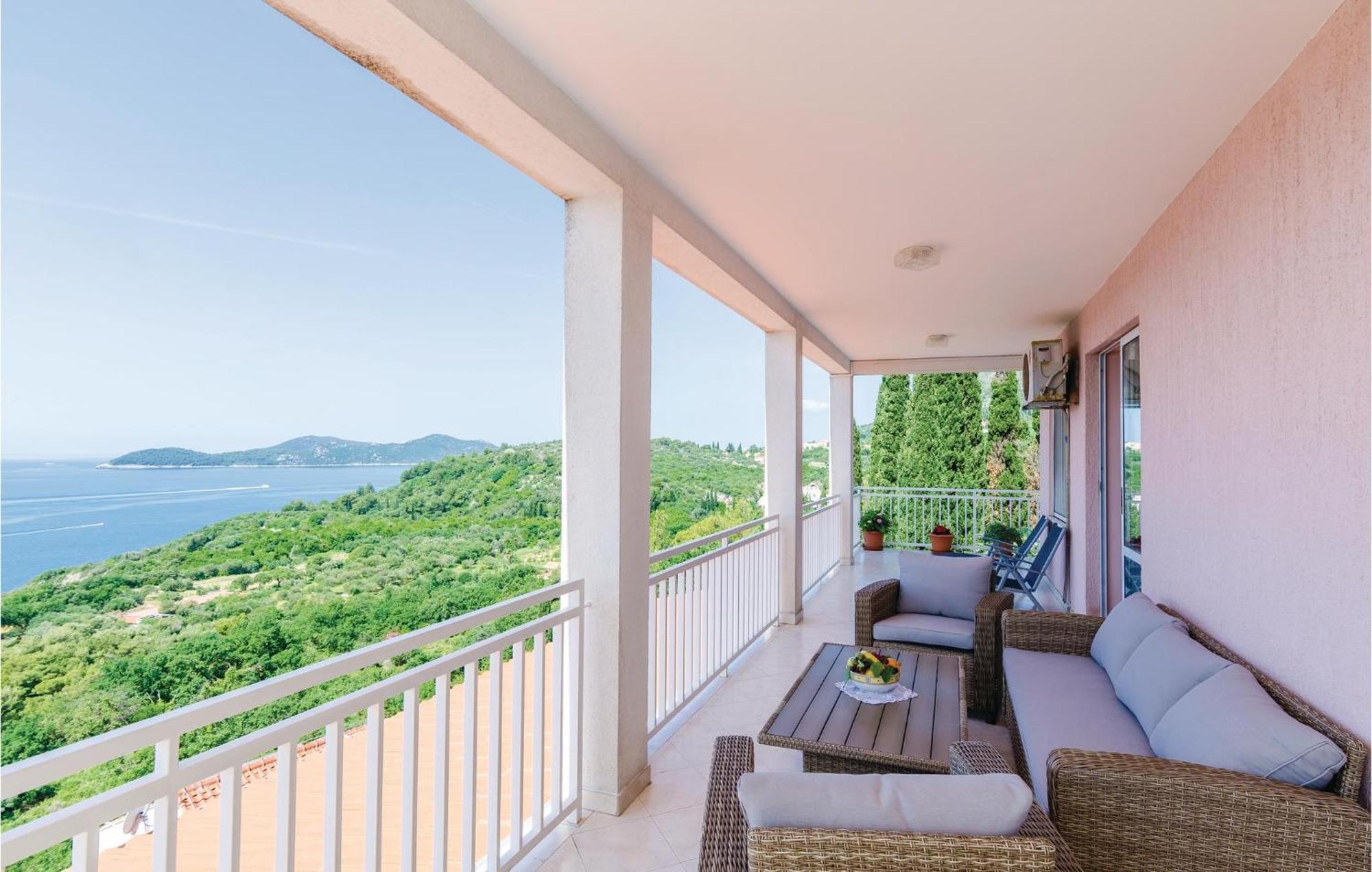 3 Bedroom Beautiful Apartment In Орашац Экстерьер фото