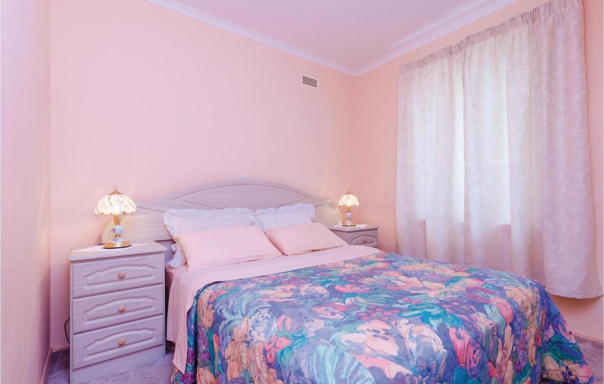 3 Bedroom Beautiful Apartment In Орашац Экстерьер фото