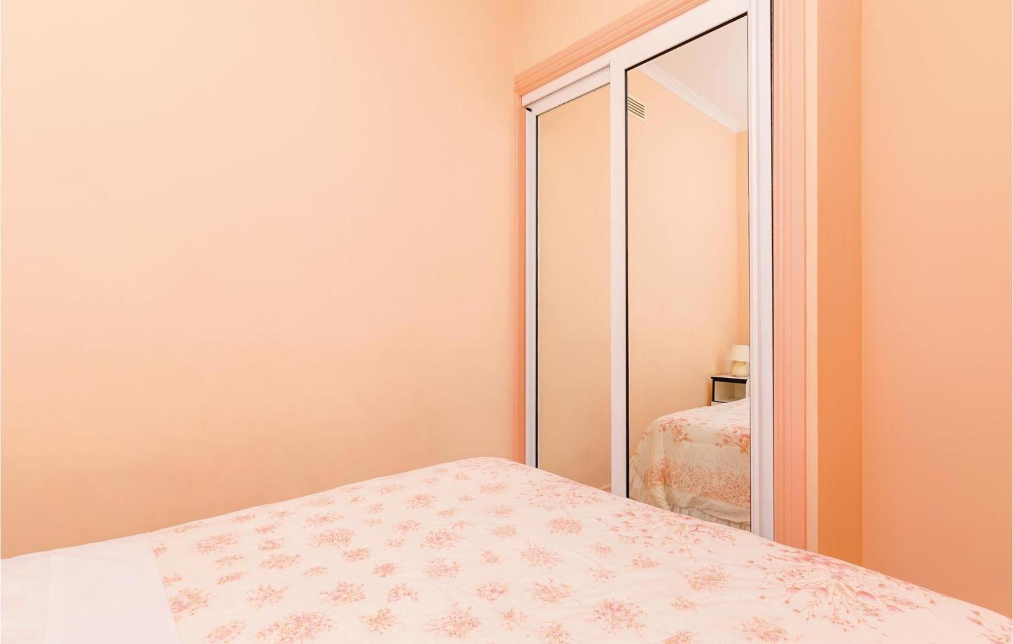 3 Bedroom Beautiful Apartment In Орашац Экстерьер фото
